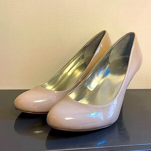 Nude patent leather heels size 9